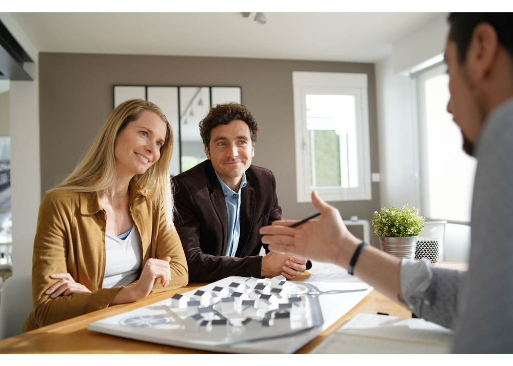 architecte chez gerancimo présenter un projet immobilier ses clients satisfaits